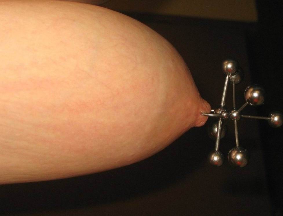 Tatuaje y piercing extremo
 #78540835