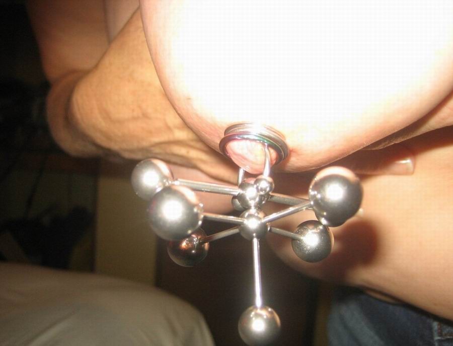 Tatuaje y piercing extremo
 #78540840