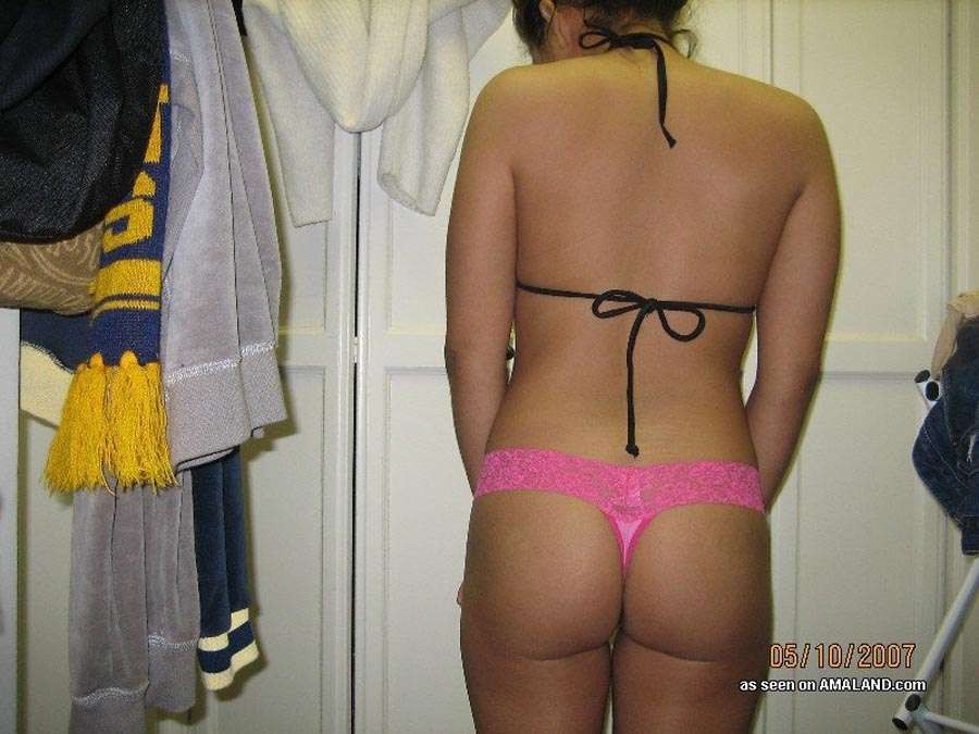 Latina Babes tragen sexy Tangas und zeigen sie ab
 #77961711