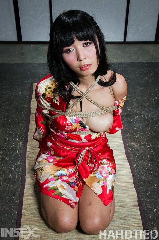 Marica hase kimono asiatisch ist Seil gebunden ihr nackter Körper spanked
 #69767556