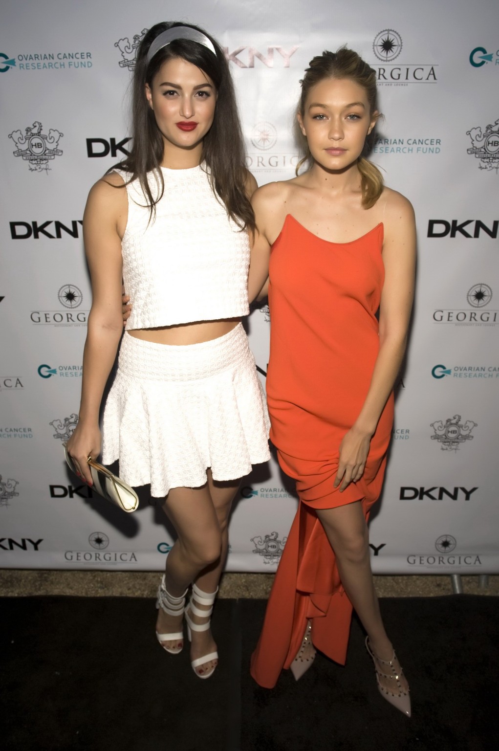 Gigi Hadid spitz zulaufend und langbeinig beim Eierstockkrebs-Forschungsfonds-Memoriam
 #75192588