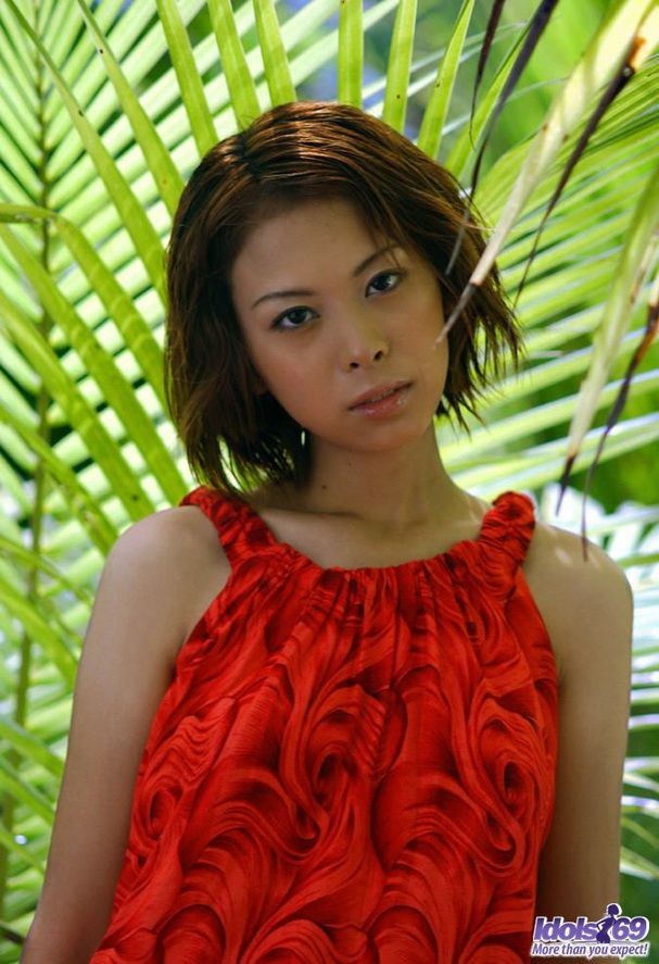 Hübsches asiatisches Idol Minami Aikawa posiert und zeigt Titten
 #69738506