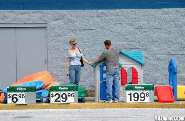 Rubia madre se recoge en walmart luego llevado a casa para follar
 #71025413