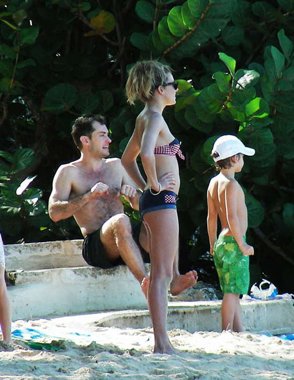 Sienna Miller showing hot body and sexy ass pose in bikini #75366562