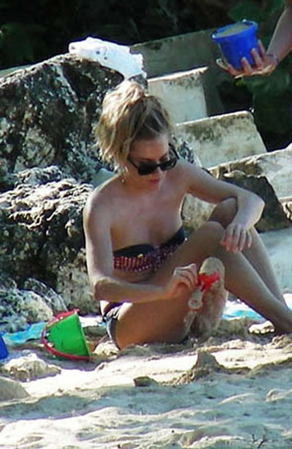 Sienna Miller showing hot body and sexy ass pose in bikini #75366595