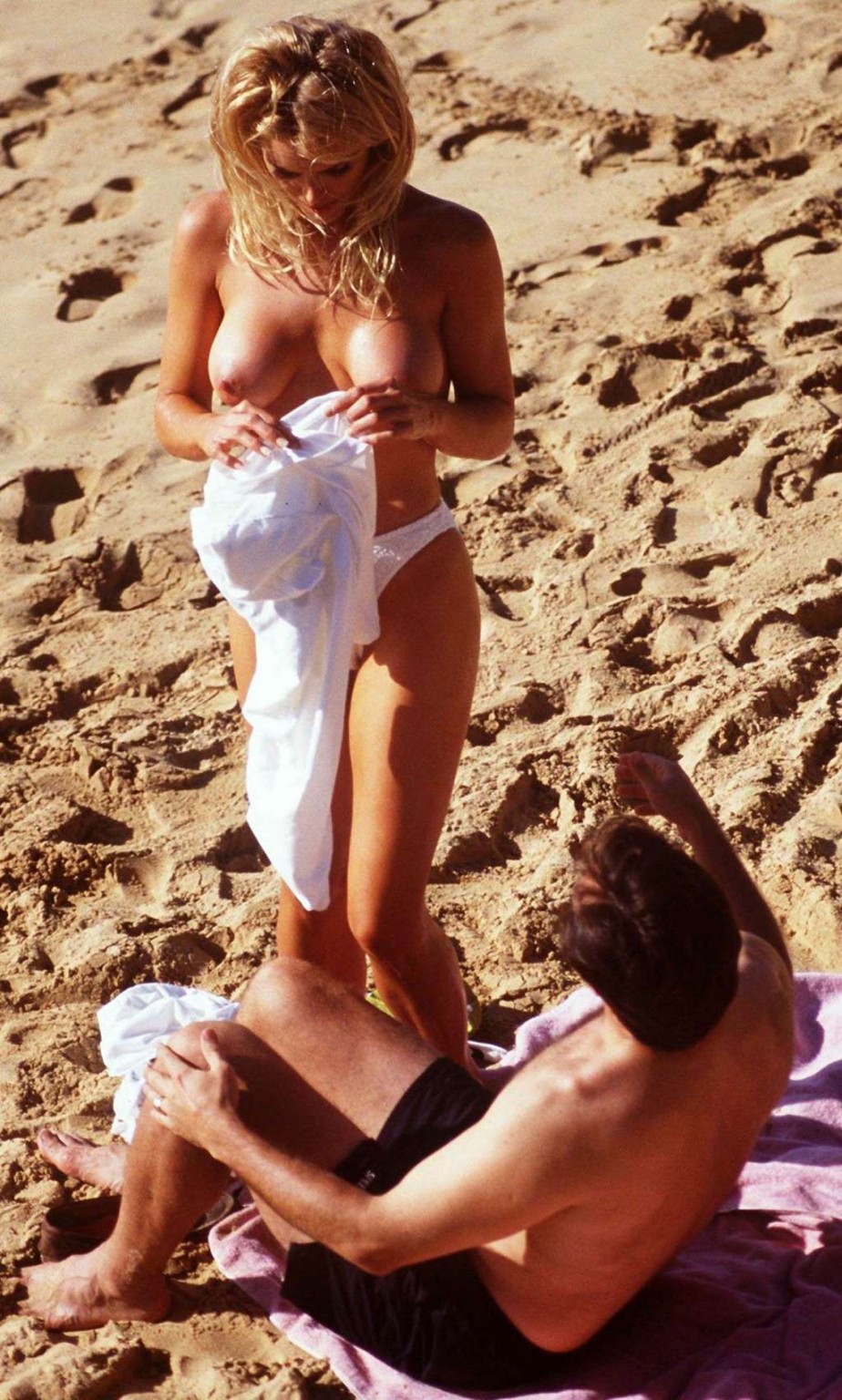 Gena Lee Nolin exposing her nice big tits on beach paparazzi shoots #75330933