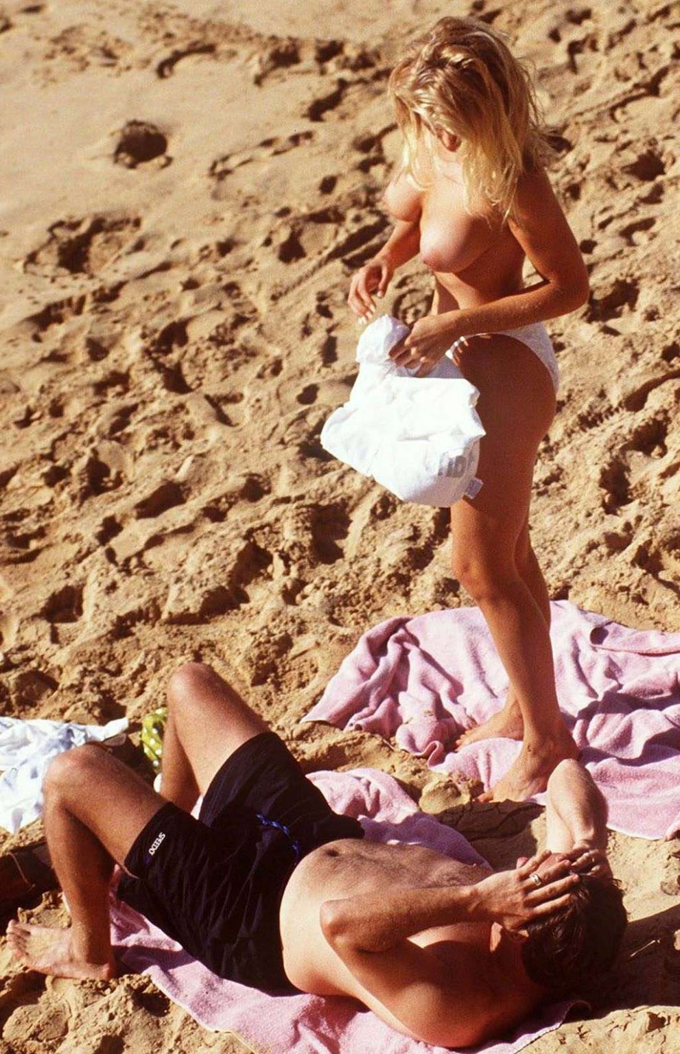 Gena Lee Nolin exposing her nice big tits on beach paparazzi shoots #75330941