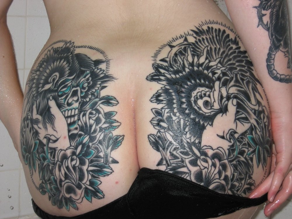 Beauté gothique tatouée
 #77187425