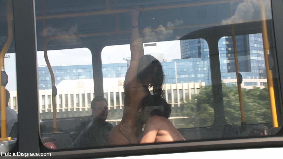 Una chica sexy es atada y follada al aire libre en lugares públicos
 #71984703