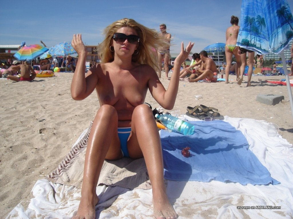 Newbie teenie girlfriend posing on topless seaside #72249282