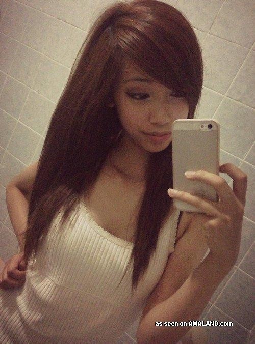 Sexy amateur Asian babes posing for the cam #69790546