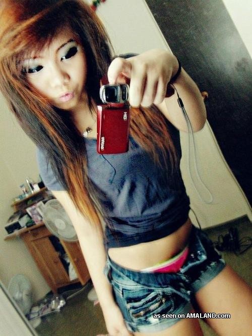 Sexy amateur Asian babes posing for the cam #69790555