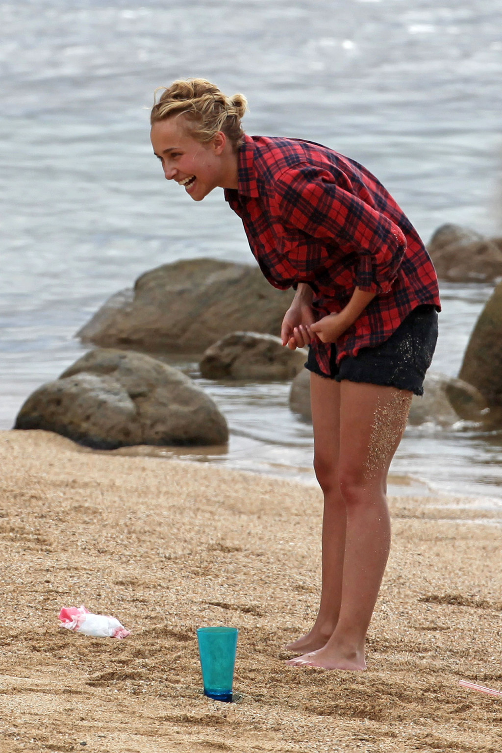 Hayden panettiere exposant son corps sexy et son cul chaud en bikini sur la plage
 #75321153