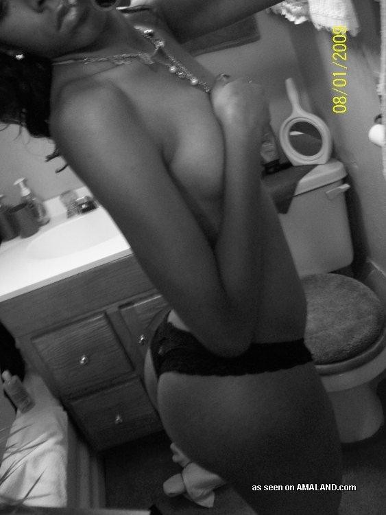 Sexy Ebenholz Teen necken selbst geschossenen Bilder
 #73320770