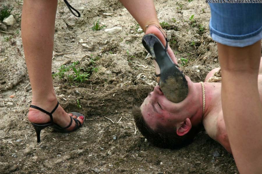 Cette galerie de photos de la campagne sauvage piétinée et pissée en plein air ne vous laissera pas indifférent.
 #71937906