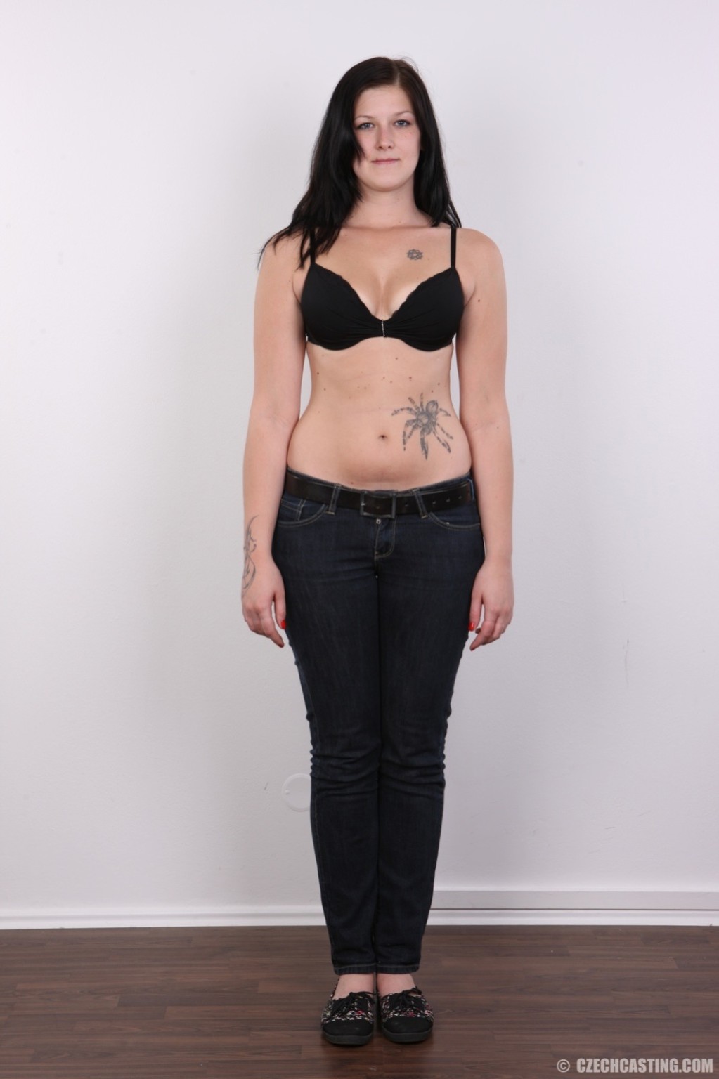 Große Amateur-Brünette in Casting-Session
 #67206238