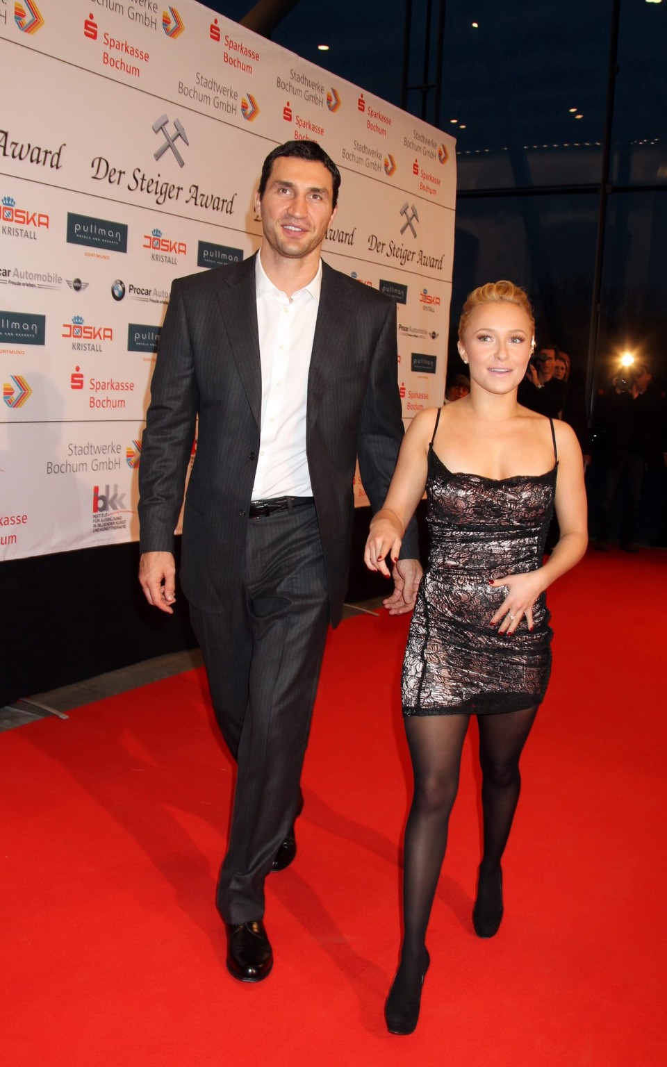 Hayden panettiere superbe en mini robe collante aux steiger awards 2011 i
 #75313870