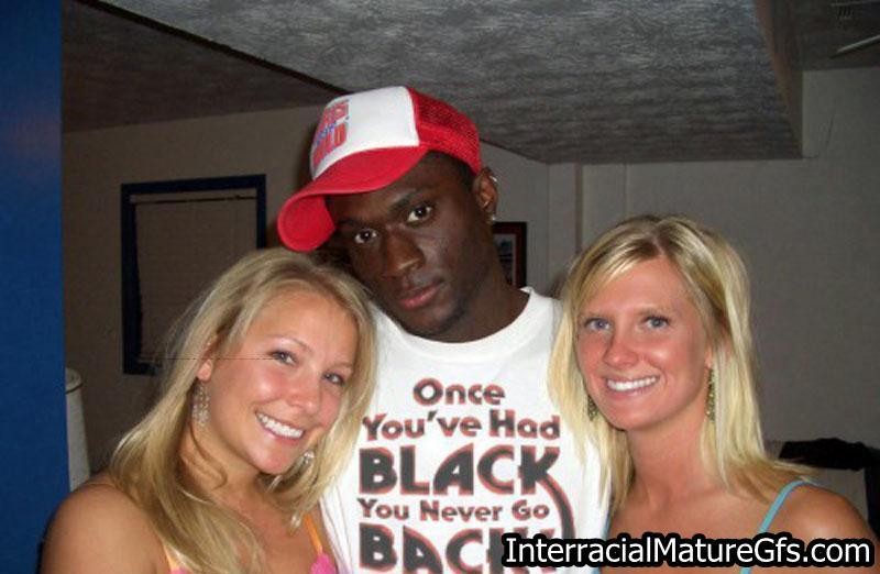 Interracial reife Freundinnen nehmen schwarzen Schwanz
 #67142459