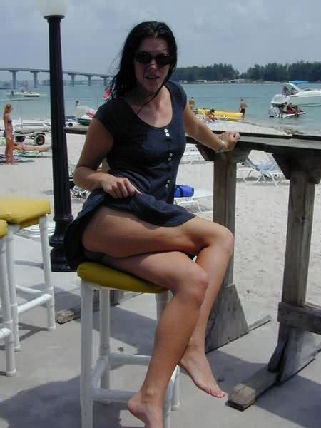 Upskirt pierced figa flasher all'aperto in pubblico
 #78638873