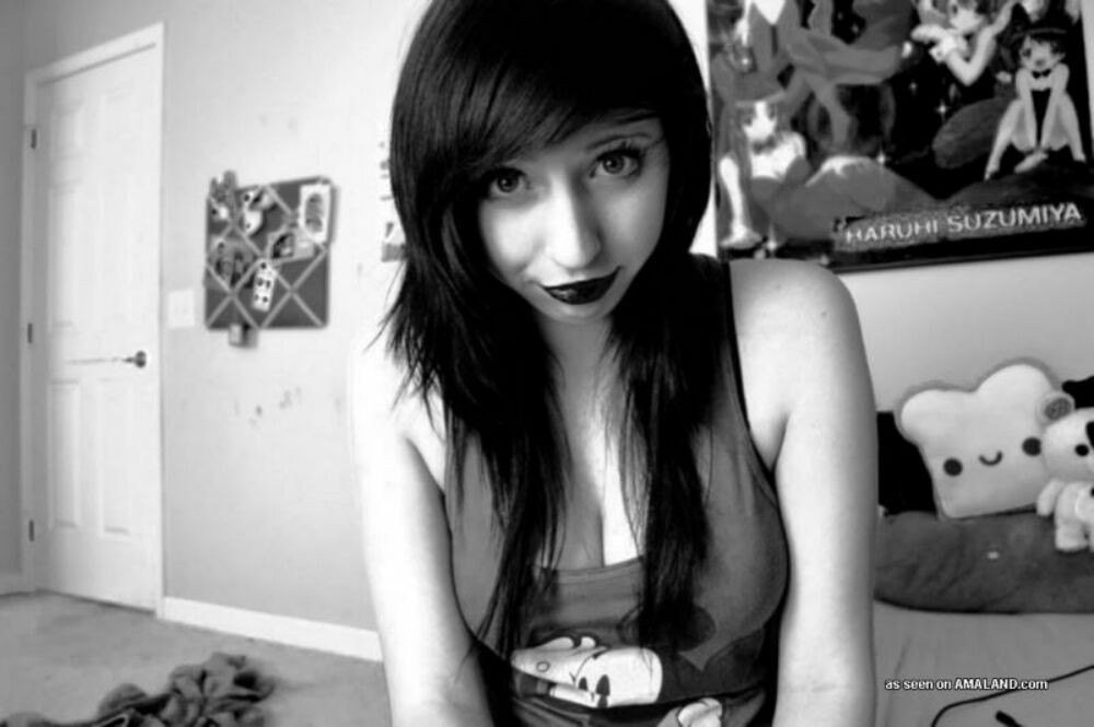 Emo and goth gfs posing and selfshot pics 3 #67715689