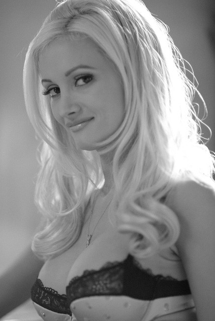 Blonde beauty celeb Holly Madison upskirt hairy pussy #75406110