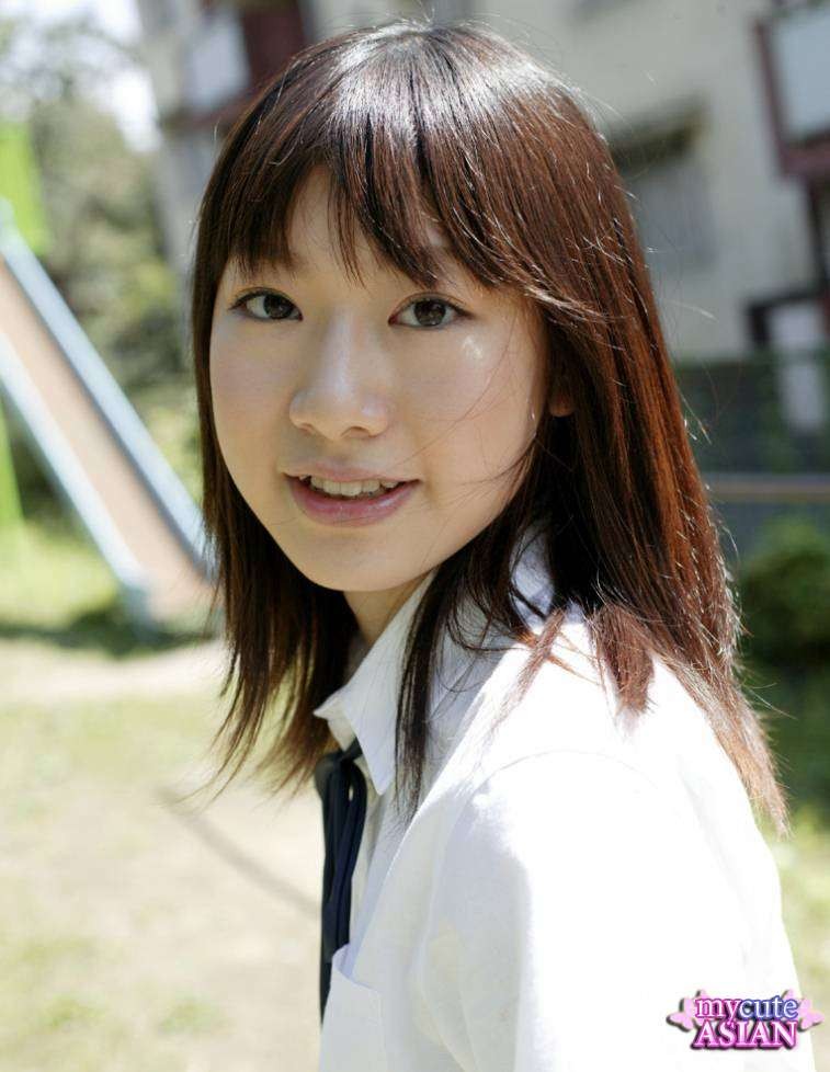 Japanische Studentin in Uniform zeigt ihre enge Fotze
 #77868053