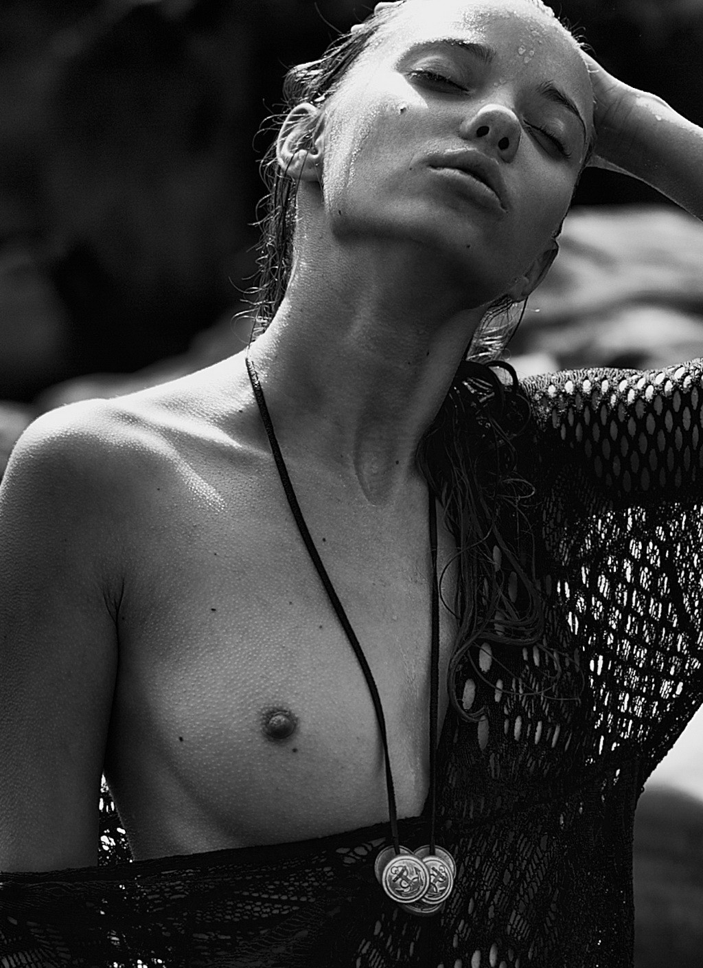 スヴェトラーナ・クラック、アッティリオ・ダゴスティーノの写真でおっぱいと剃ったマンコを披露
 #75193936