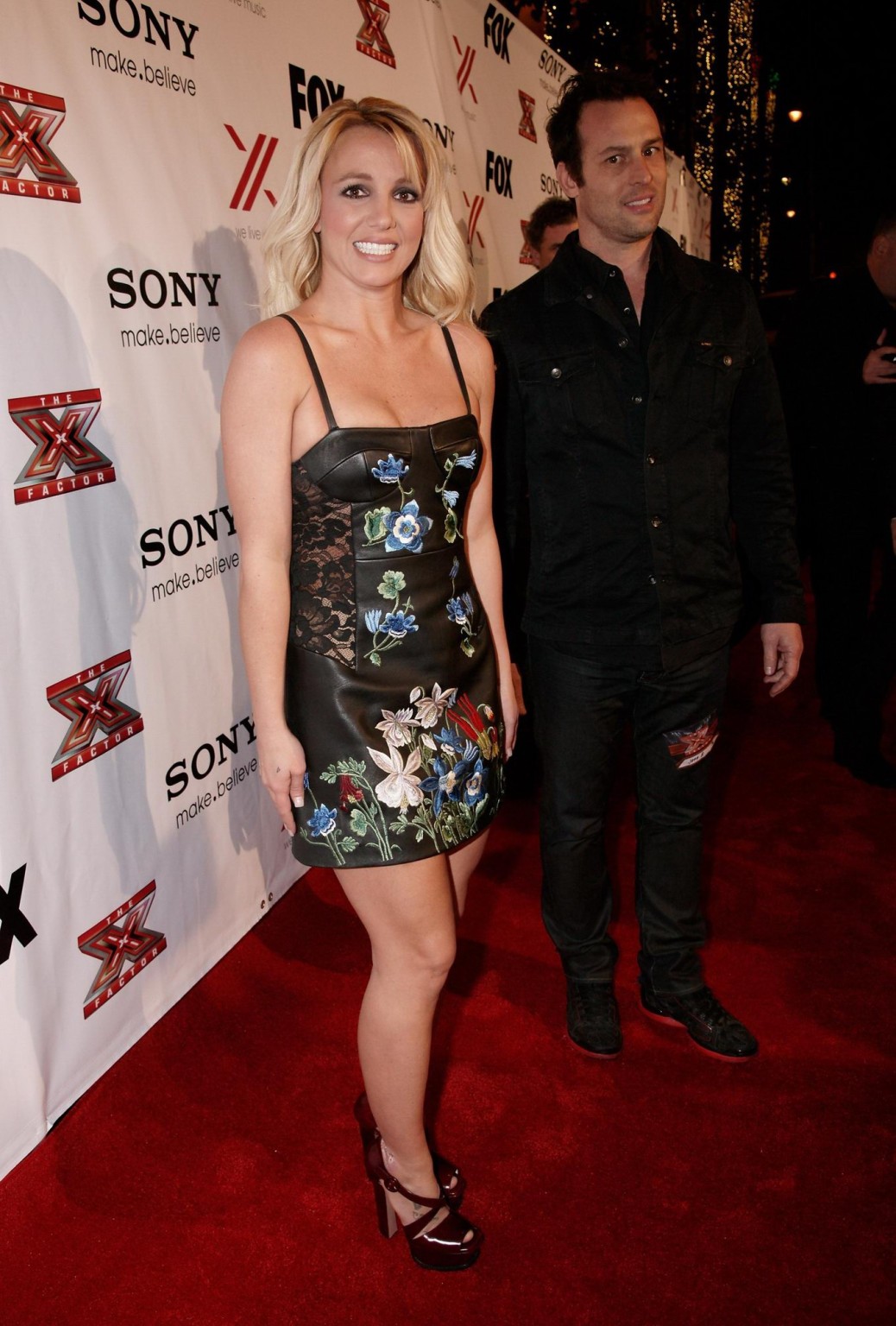 Britney spears vollbusig und langbeinig im tief ausgeschnittenen Minikleid beim X Factor Viewing Par
 #75246742