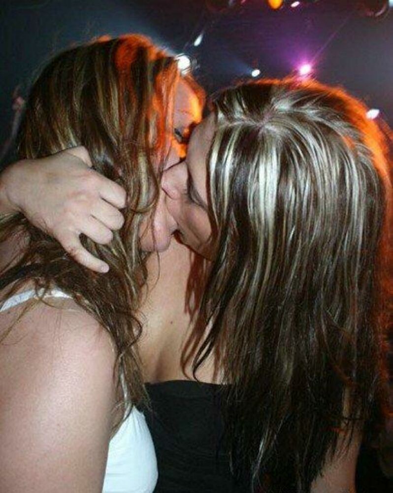 Real lesbian gfs are licking and kissing gallery 3 #77035852