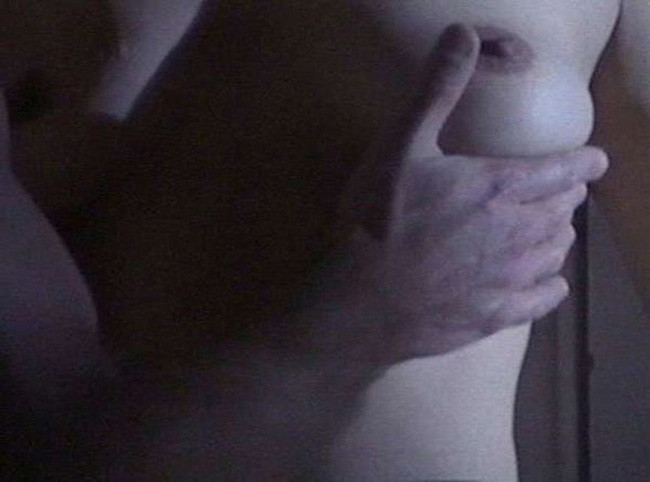Catherine bell mostrando sus generosos pechos desnudos
 #75393534