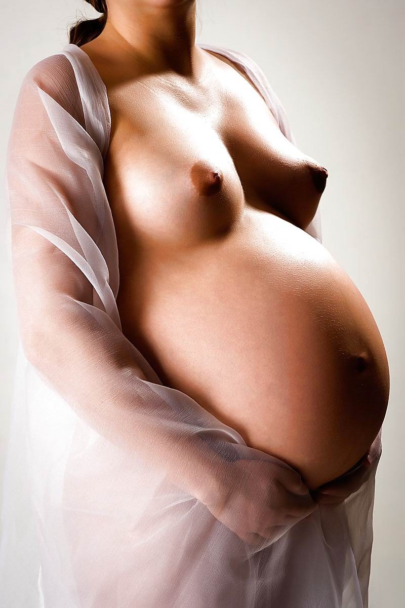 Novias desnudas embarazadas fotos
 #67694046