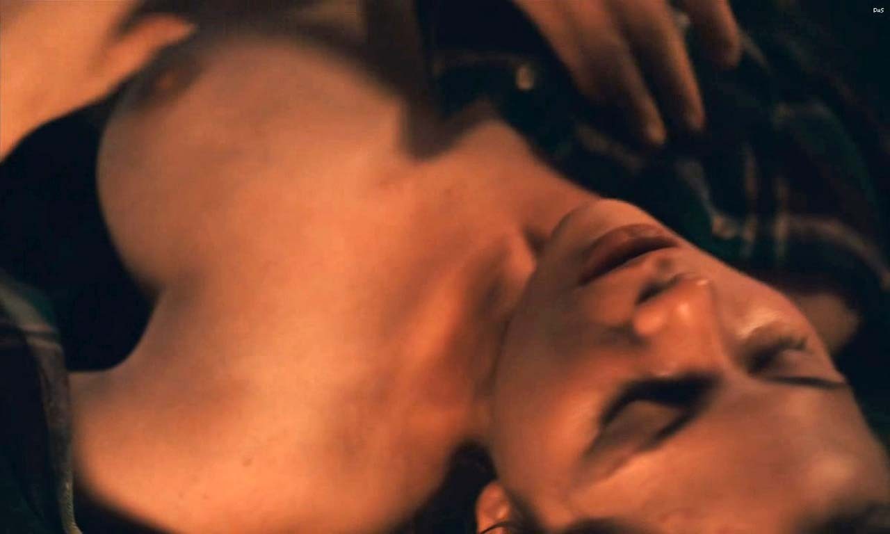 Michelle williams montrant ses beaux seins et baisant fort par derrière dans un film
 #75307416
