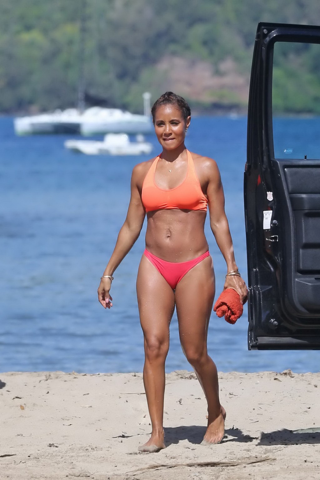 Jada Pinkett Smith zeigt ihren durchtrainierten Bikinikörper
 #75156560