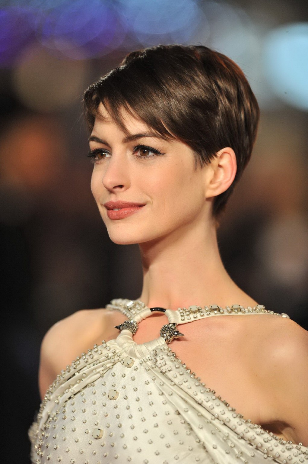 Anne Hathaway looks hot wearing white backless maxi dress at Les Miserables prem #75246777