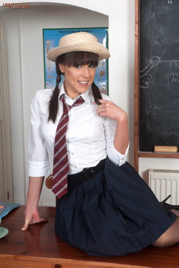 Luci Liebe in ihrem Retro-College-Uniform und Vintage Nylons
 #74635745