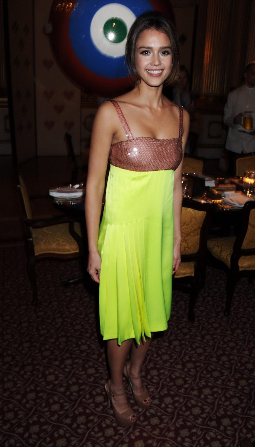 Jessica alba impresionante con un vestido sexy en el evento en londres
 #75324878