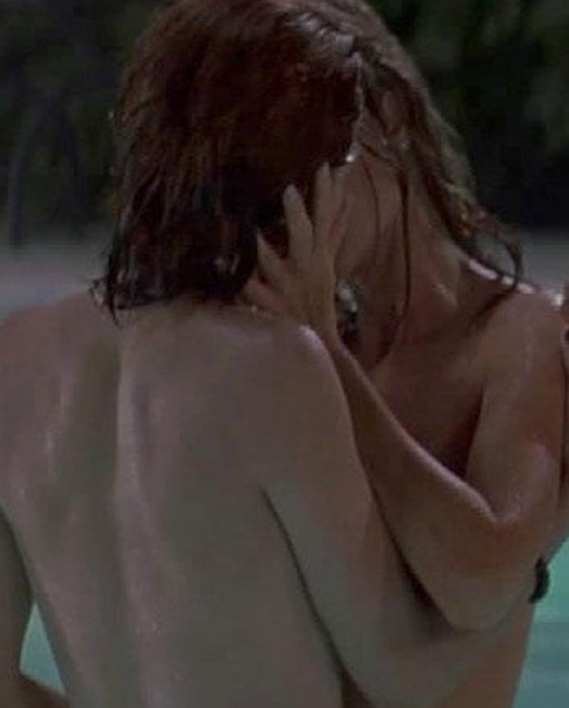 ニーブ・キャンベル、公共の場での透けた乳首と裸のおっぱいのムービー・キャップ
 #75419972