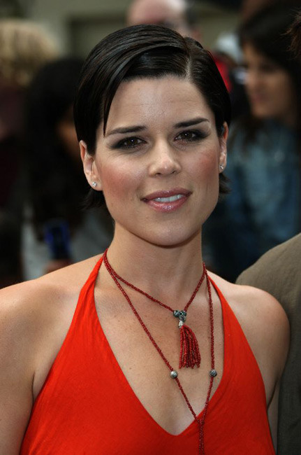 Neve campbell, seins nus et photos de films en public.
 #75420011