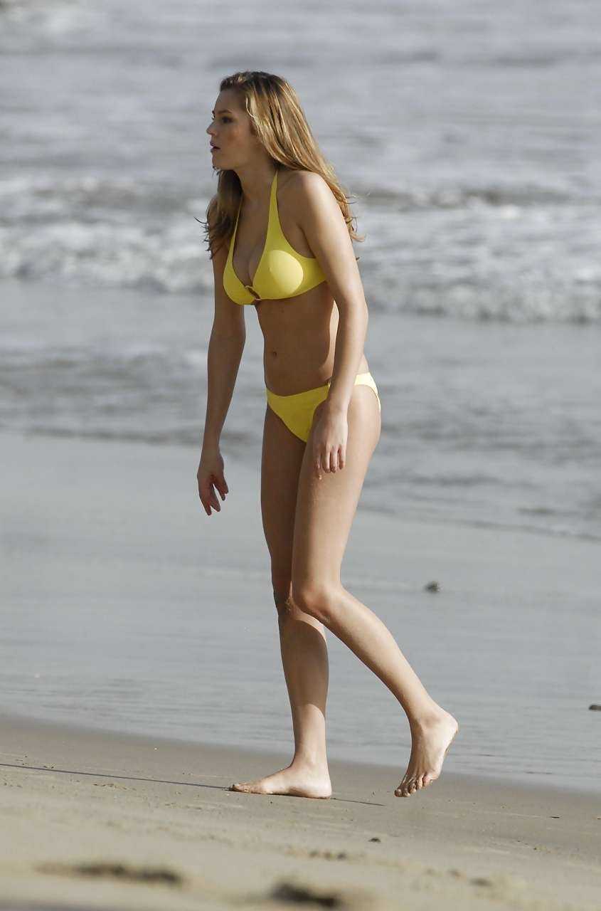 Keeley Hazell showing her big boobs on beach paparazzi pictures