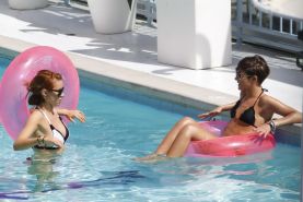 Una Healy Shows Off Her Hot Body In A Skimpy Monochrome Bikini At The Pool In Lo