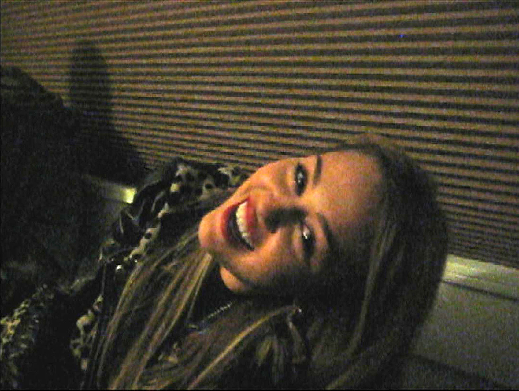 Miley Cyrus exposant ses jambes sexy dans la rue et prenant de la drogue
 #75323785