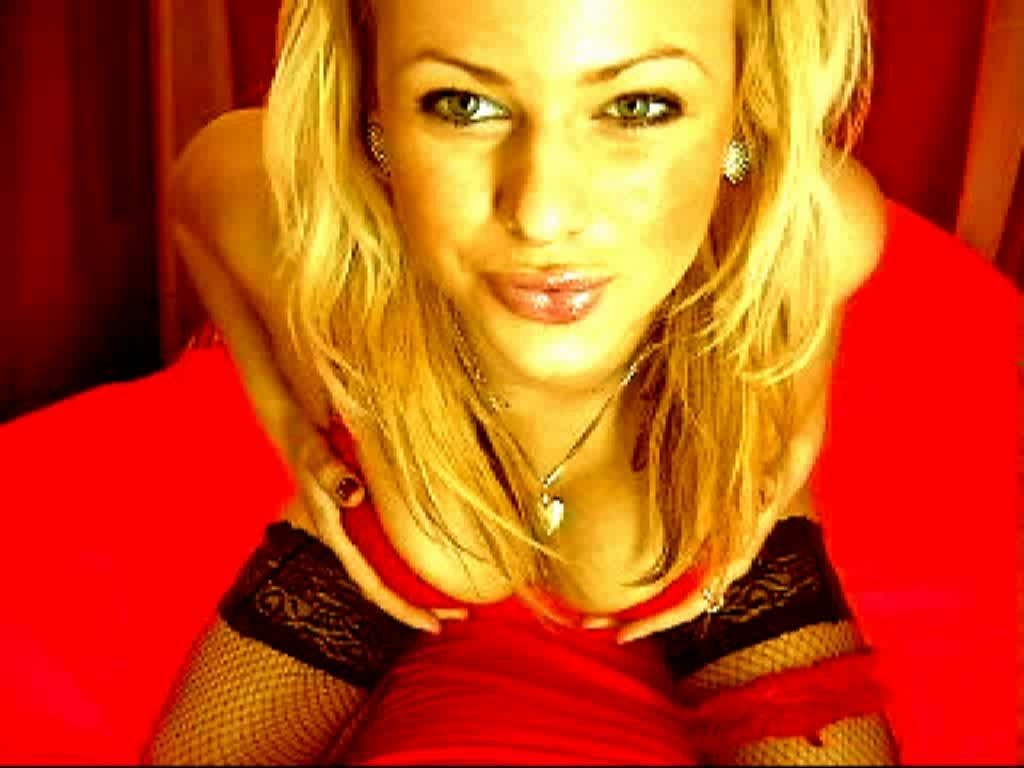 Viens voir Kylie la plantureuse se déshabiller sur sa webcam
 #67381696