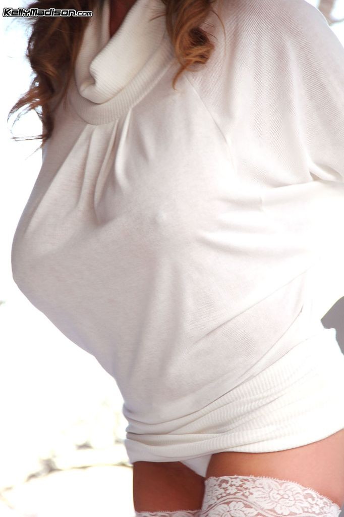 Kelly Madison pose dans sa lingerie blanche.
 #78290642