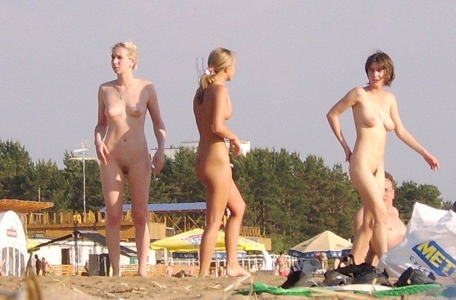 Sexy nudist not afraid to pose nude in public #72254642