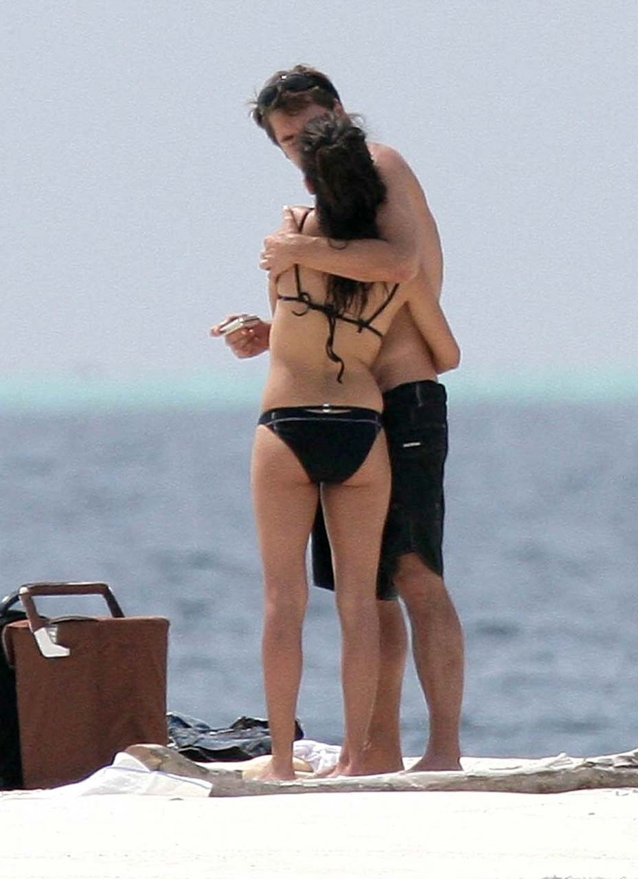 Penelope Cruz sexy and hot bikini and nipple slip paparazzi photos #75306252