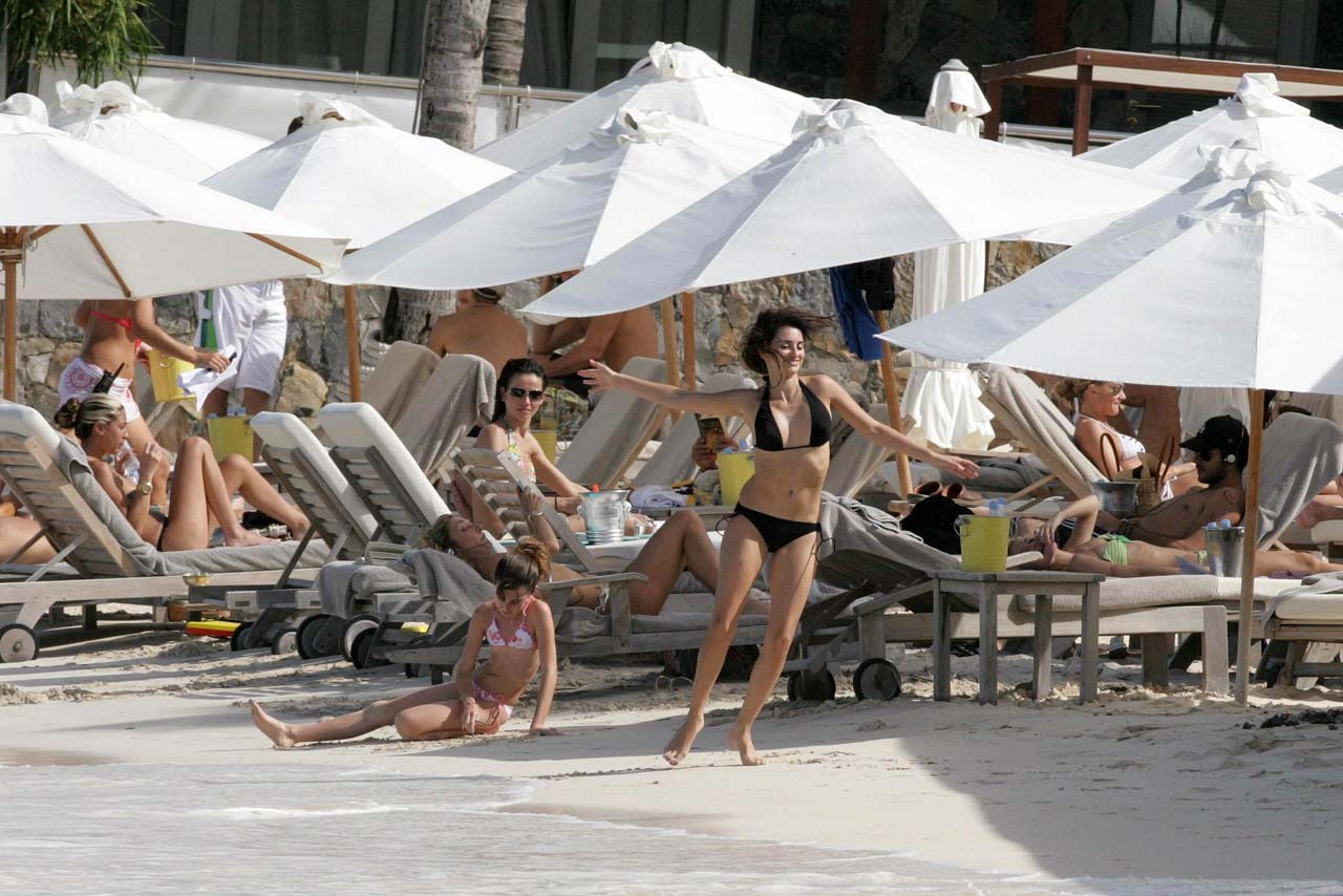 Penelope Cruz sexy and hot bikini and nipple slip paparazzi photos #75306287