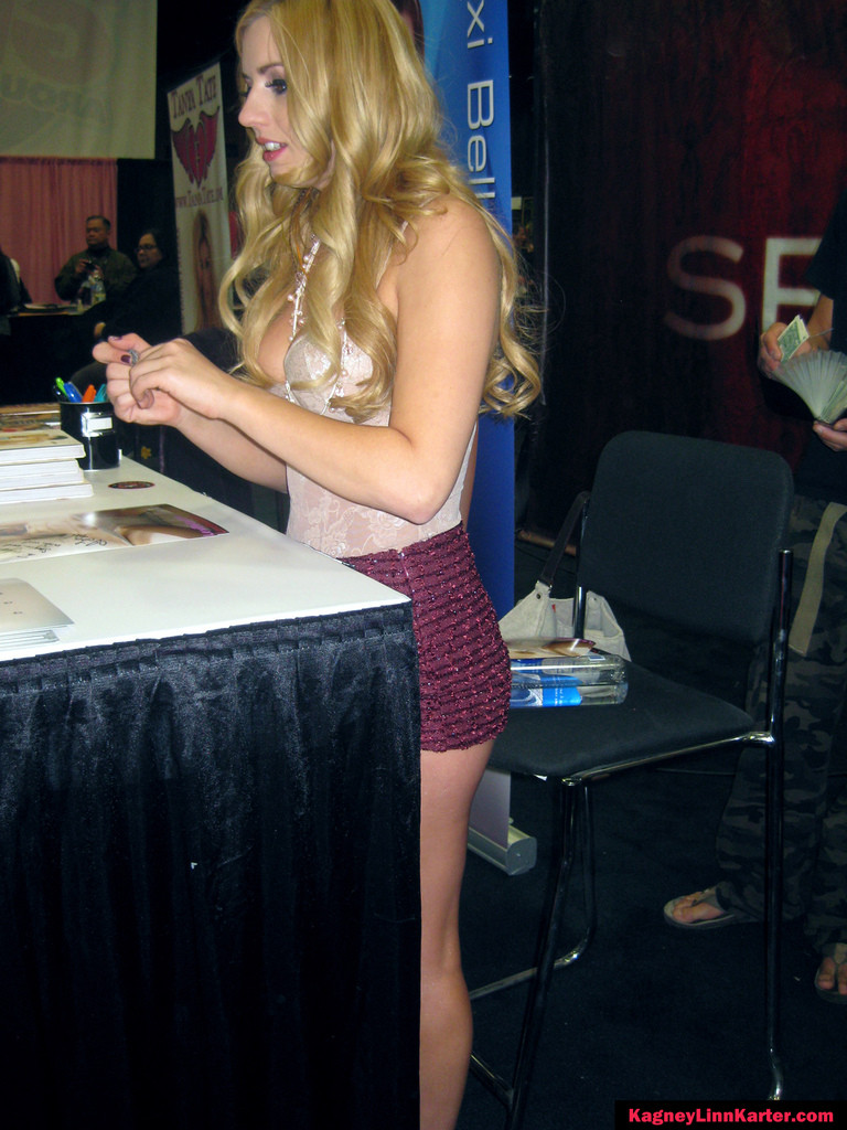 Kagney linn karter signing and greeting at a show
 #70155266