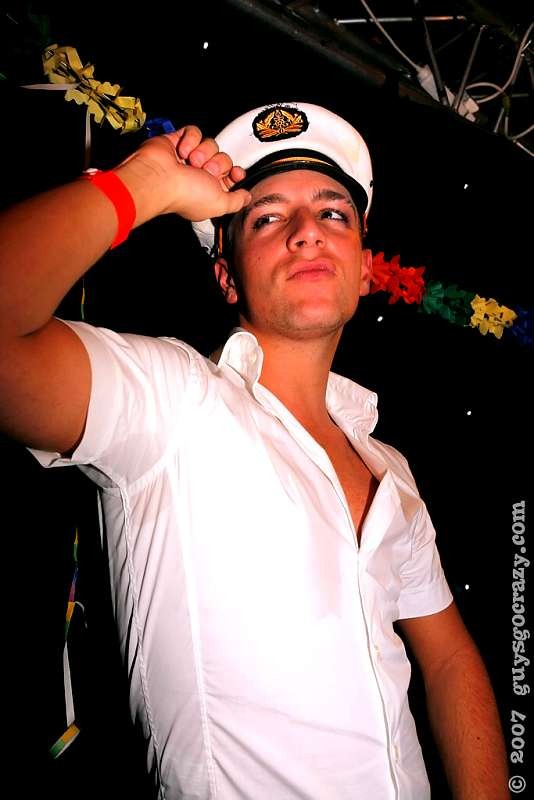 衣装を着た男たちがディルドについたホイップクリームを吸う
 #76987606