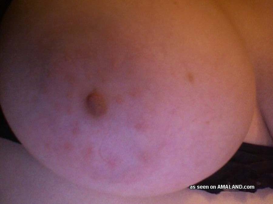 Fotoserie einer klobigen Amateur-GF, die ihre Titten und ihre Möse zeigt
 #67315304