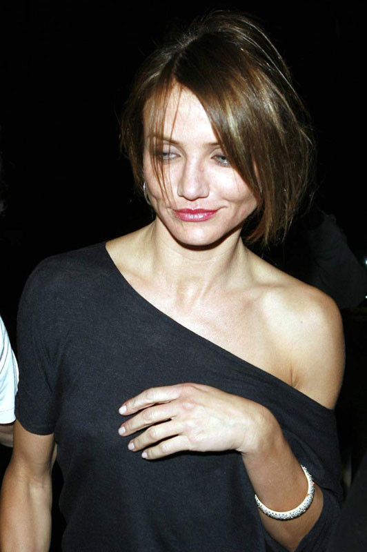 Celebrity Cameron Diaz shoing exposed perky tits #75401238